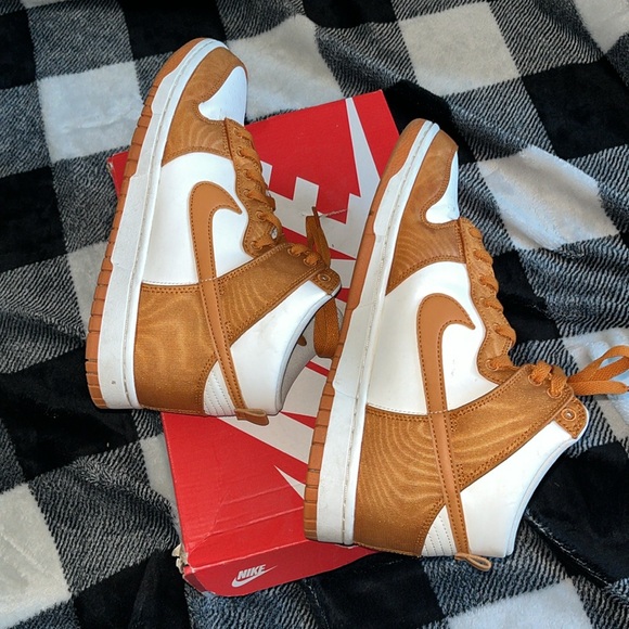 Nike Dunk High Monarch - Picture 6 of 17